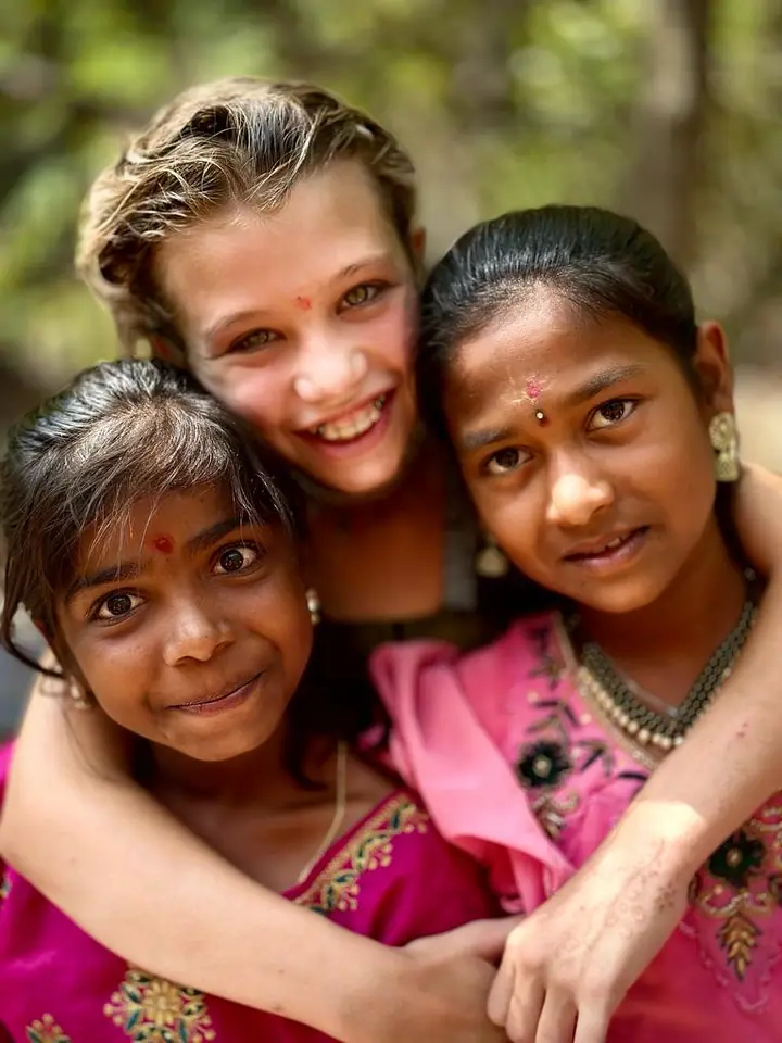 Students smiling with a volunteer